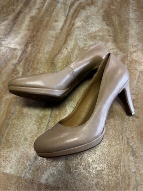 Like new Naturalizer Women's PENNY Leather Platform High Heel Pumps Taupe Size 7